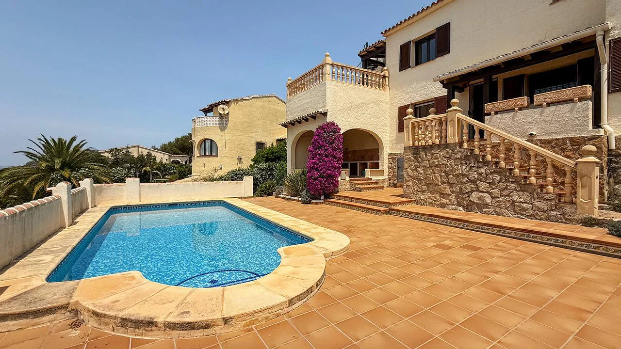 Short-term rental — property